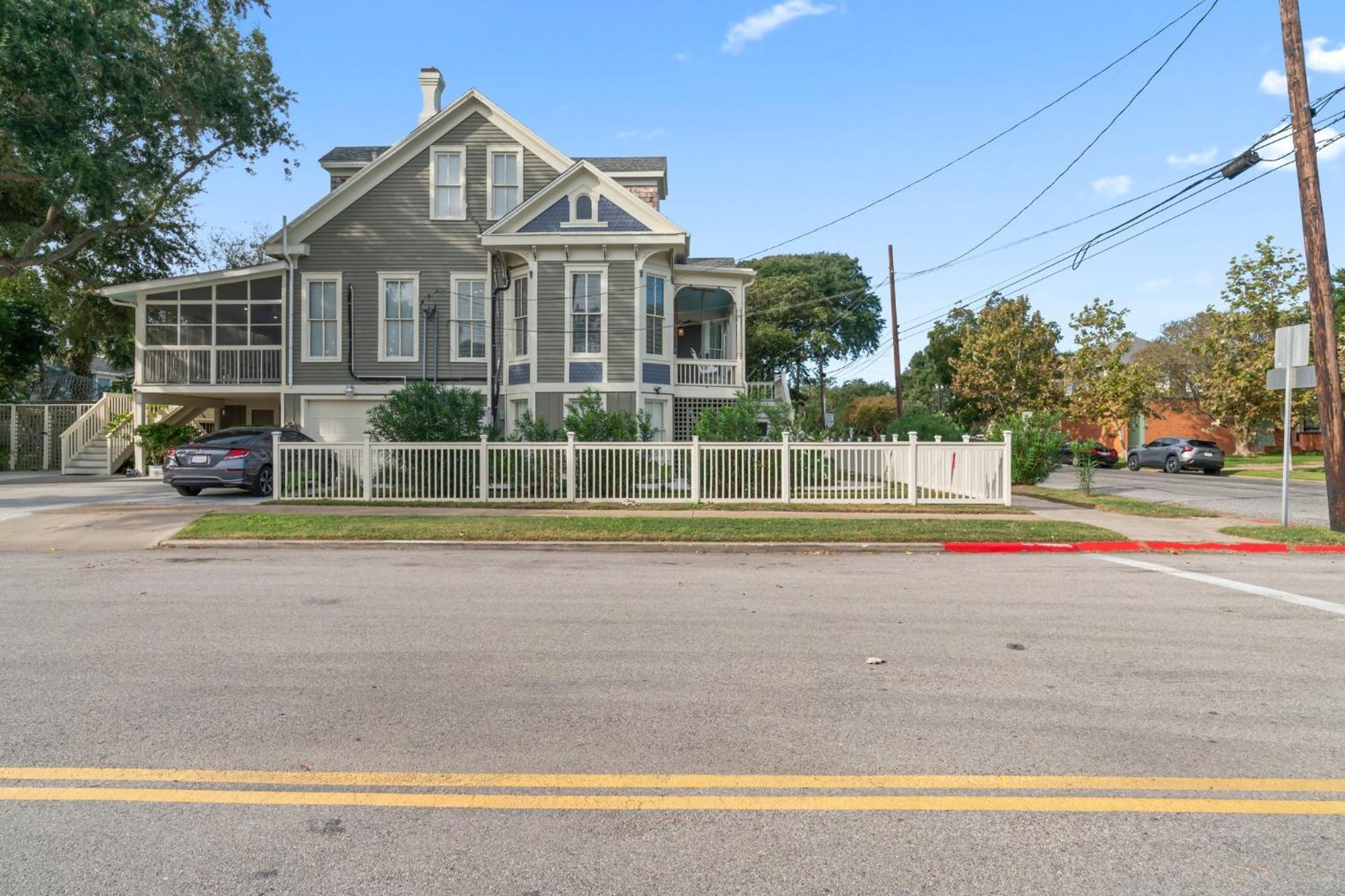Historic Galveston Family Beach Home With 3 King Beds Екстер'єр фото
