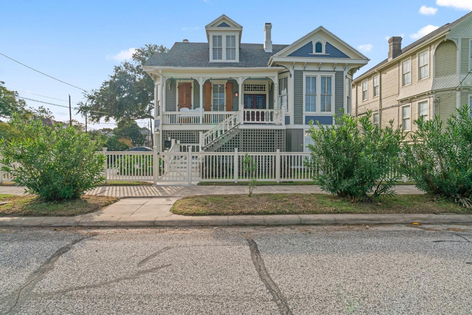 Historic Galveston Family Beach Home With 3 King Beds Екстер'єр фото